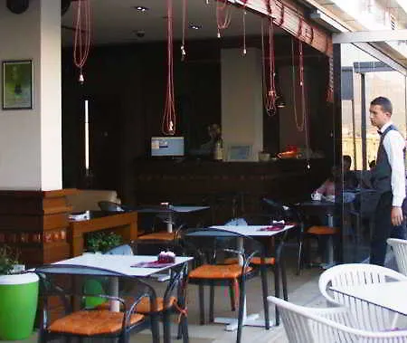 Relax 3* تيرانا