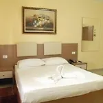 Relax Ξενοδοχείο Τίρανα