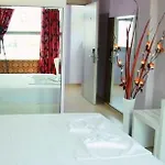 Relax Τίρανα