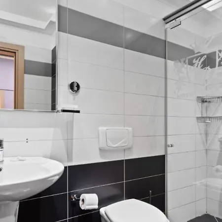 ホテル リラックス ティラナ