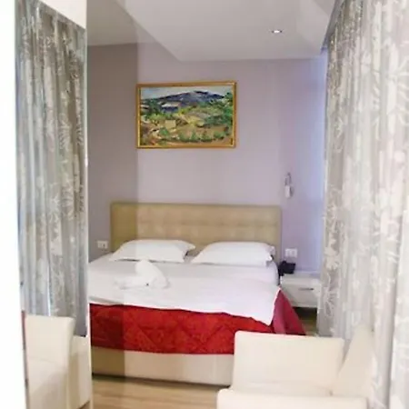 リラックス ティラナ