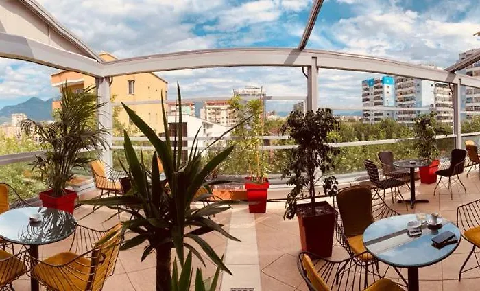 瑞拉克斯酒店 3* 地拉那