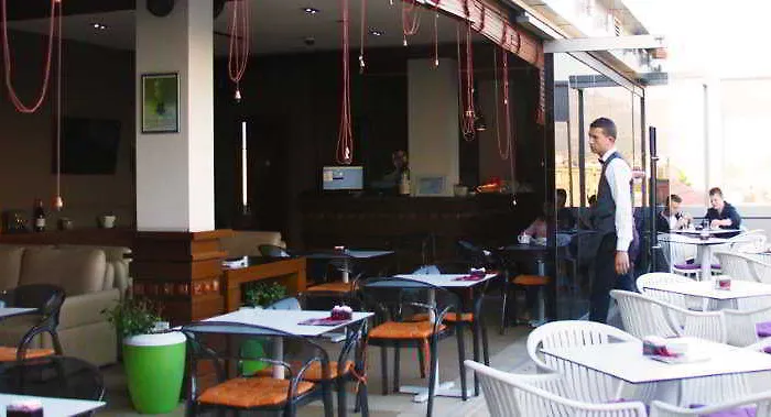 瑞拉克斯酒店 3* 地拉那