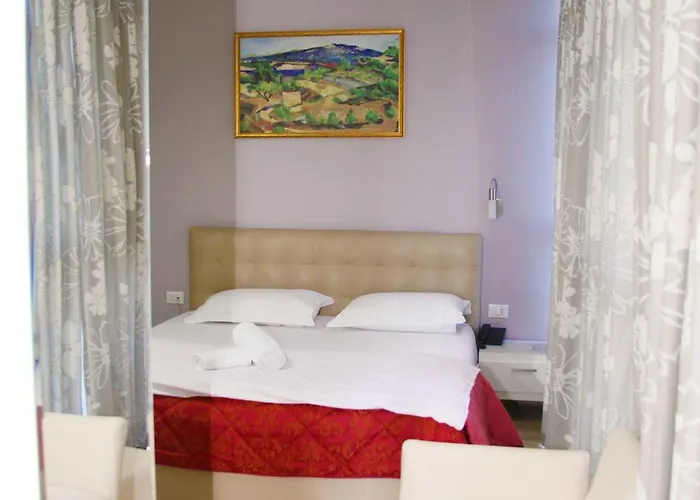 瑞拉克斯酒店 地拉那