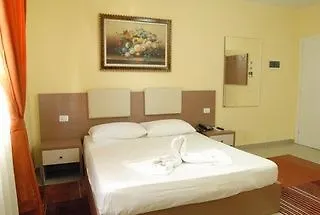 Relax Otel Tiran